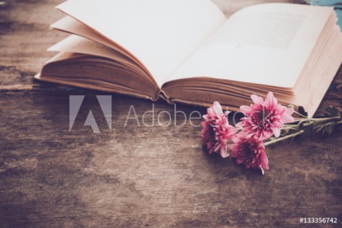 Bild på Vintage novel books with bouquet of flowers on old wood background - concept of nostalgic and remembrance in spring vintage background